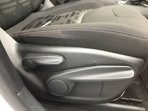 Used 2022 Jeep Cherokee Latitude w/ Trailer Tow Group image 42