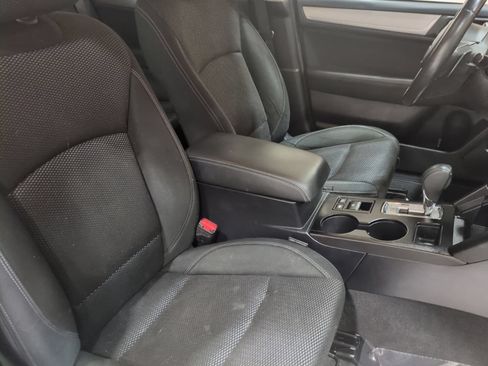 Used 2018 Subaru Outback 2.5i Premium AWD/4WD image 11