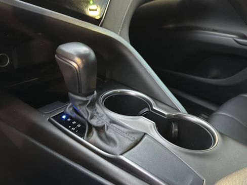 Certified 2021 Toyota Camry SE image 24