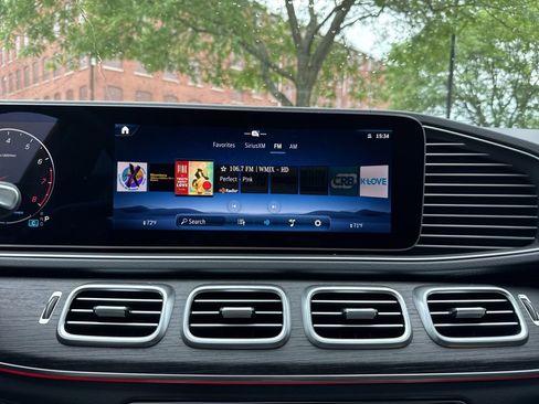 Certified 2025 Mercedes-Benz GLS 450 4MATIC image 31