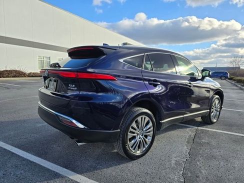 Used 2022 Toyota Venza XLE image 6