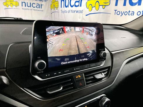 Used 2024 Nissan Altima 2.5 SV image 19