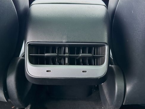 Used 2022 Tesla Model Y Performance AWD/4WD image 17