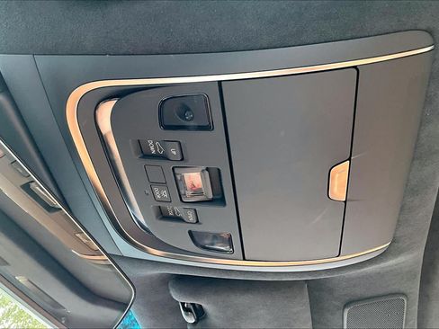 Used 2021 Lexus LS 500 w/ Interior Upgrade Package RWD image 32