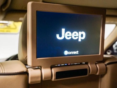 Used 2017 Jeep Grand Cherokee Overland image 18