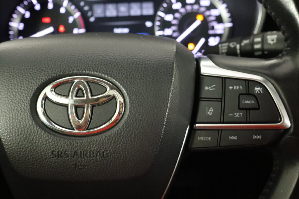Used 2021 Toyota Highlander XLE FWD image 10