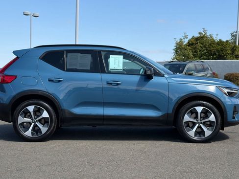 Used 2024 Volvo XC40 B5 Plus AWD/4WD image 6