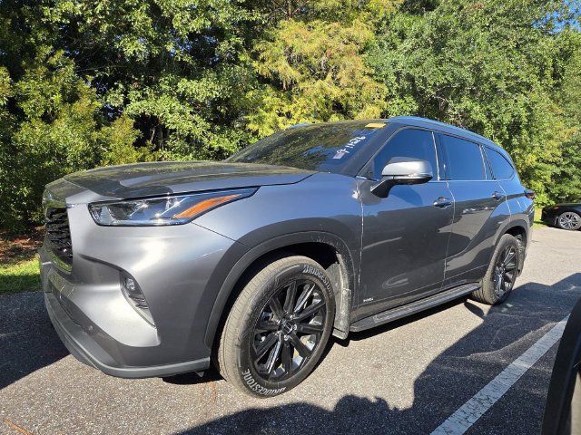 Certified 2026 Toyota Highlander Limited AWD/4WD image 14
