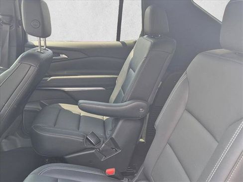 Used 2025 Chevrolet Traverse LT FWD image 12