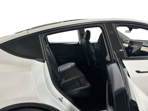 Certified 2023 Tesla Model Y Long Range AWD/4WD image 11