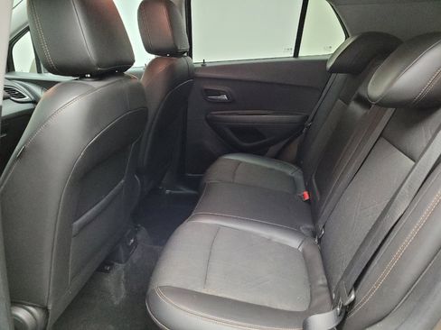 Used 2020 Chevrolet Trax LT w/ LT Convenience Package FWD image 18