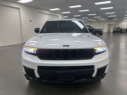 Used 2023 Jeep Grand Cherokee L Laredo AWD/4WD image 2