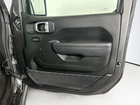 Used 2023 Jeep Wrangler Unlimited w/ Convenience Group AWD/4WD image 31