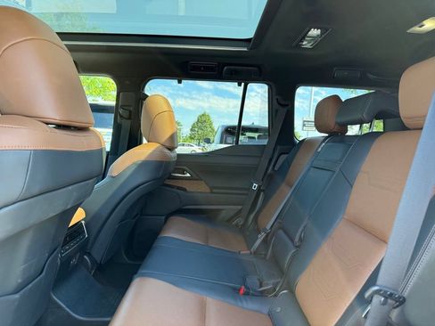Used 2024 Lexus GX 550 w/ Accessory Package (Z1) AWD/4WD image 15