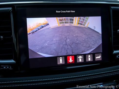 Used 2022 Chrysler Pacifica Limited w/ Uconnect Theater Family Group image 26