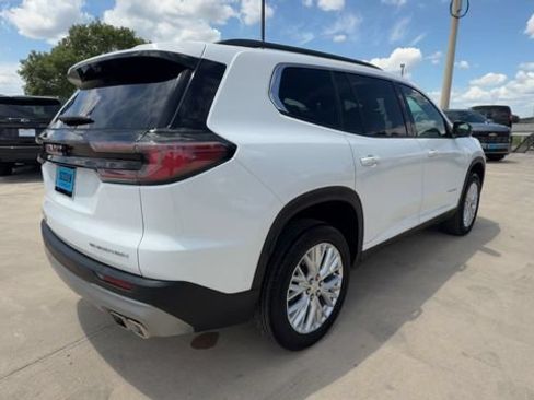 Certified 2026 GMC Acadia Elevation w/ Elevation Premium Package FWD image 8