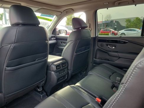 Certified 2024 Honda Pilot Touring image 15