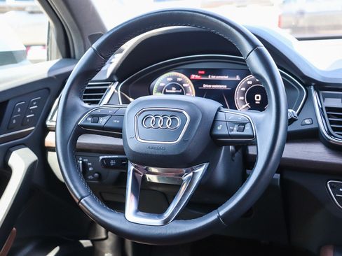 Used 2022 Audi Q5 e Premium Plus w/ Premium Plus Package AWD/4WD image 17