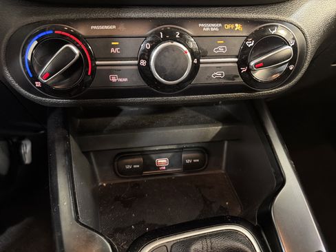 Used 2022 Kia Soul LX w/ Technology Package image 19