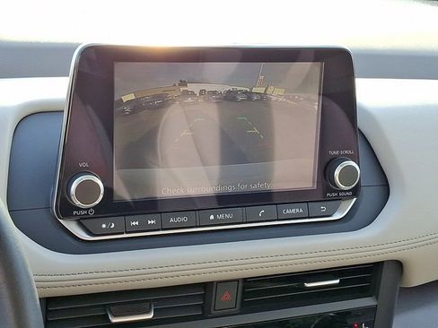 Used 2024 Nissan Rogue SV w/ SV Premium Package image 23