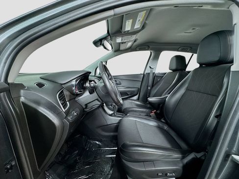Used 2019 Chevrolet Trax LT w/ LT Convenience Package FWD image 10