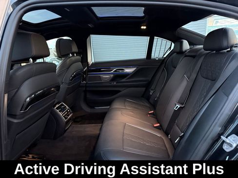 Used 2018 BMW 750i xDrive image 14