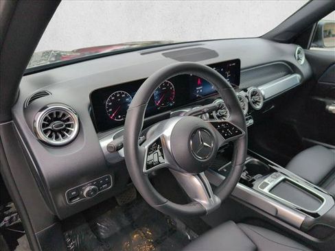 Used 2026 Mercedes-Benz GLB 250 4MATIC image 10