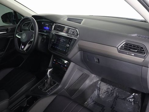 Used 2024 Volkswagen Tiguan SE FWD image 9