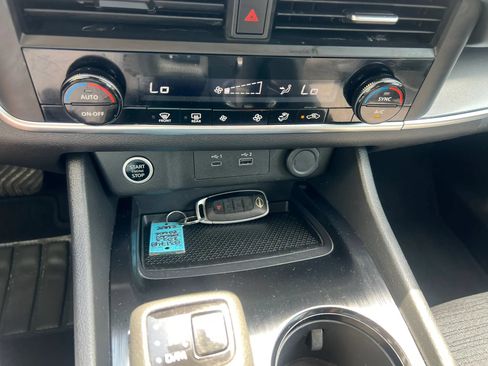 Used 2023 Nissan Rogue SV AWD/4WD image 29