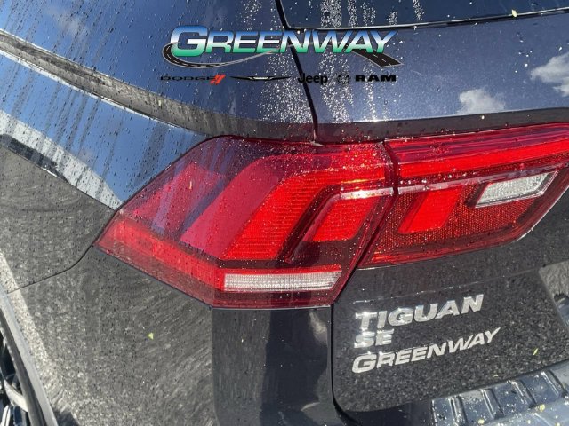 Used 2021 Volkswagen Tiguan SE w/ Panoramic Sunroof Package FWD image 7