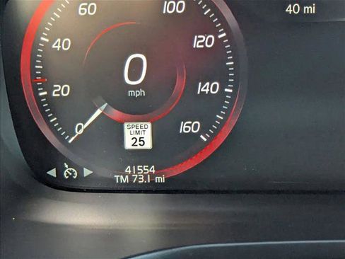 Used 2019 Volvo S60 T5 R-Design image 11