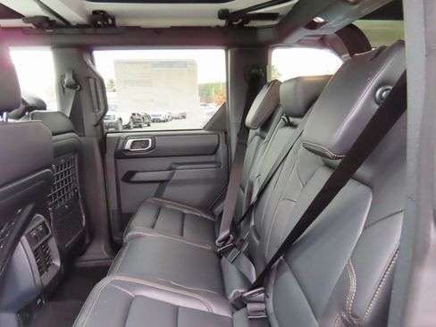 New 2025 Ford Bronco Badlands w/ Sasquatch Package image 18