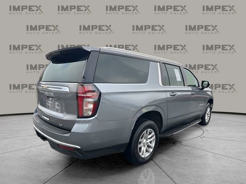 Used 2022 Chevrolet Suburban LT image 5