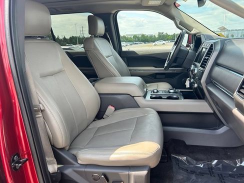 Used 2018 Ford Expedition Max XLT w/ Equipment Group 202A AWD/4WD image 10