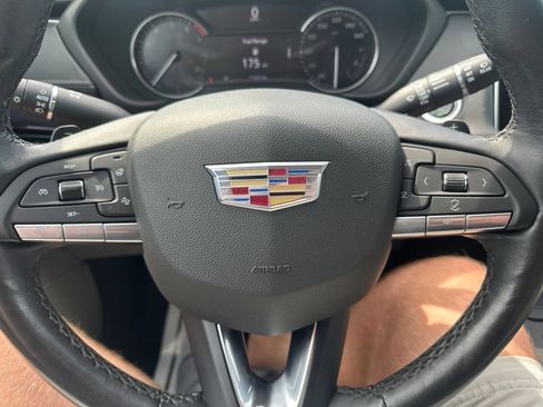 Used 2023 Cadillac XT4 Luxury w/ Cold Weather Package FWD image 13
