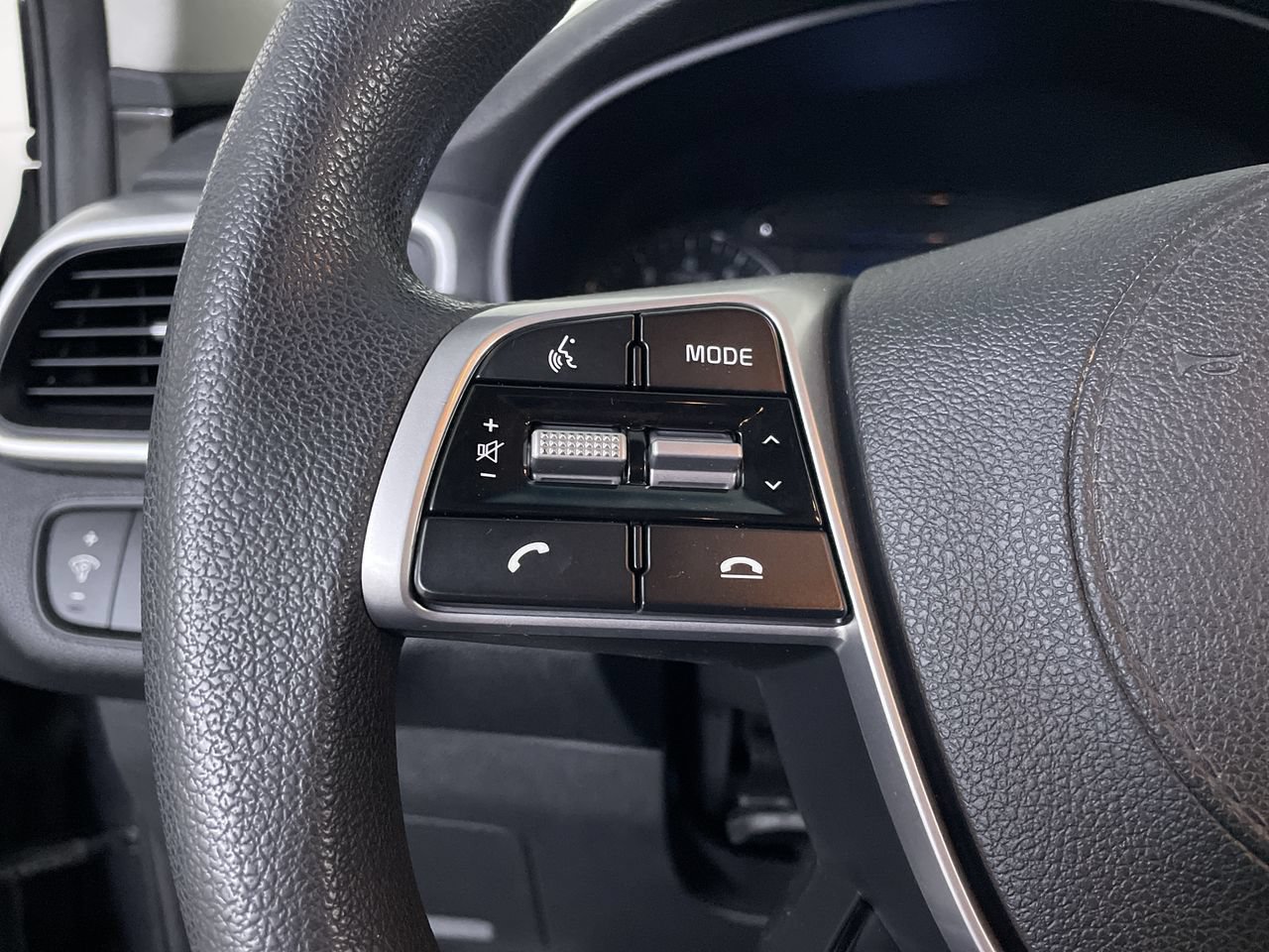 Used 2020 Kia Sorento LX AWD/4WD image 27