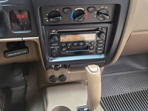 Used 2003 Toyota Tacoma PreRunner RWD image 25