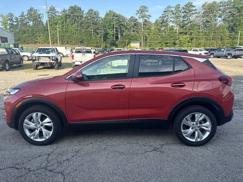 Used 2024 Buick Encore GX Preferred w/ Comfort Package FWD image 2