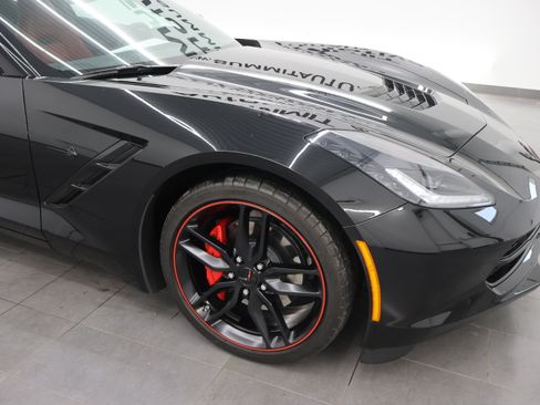 Used 2019 Chevrolet Corvette Stingray Coupe w/ Carbon Flash Badge Package RWD image 21