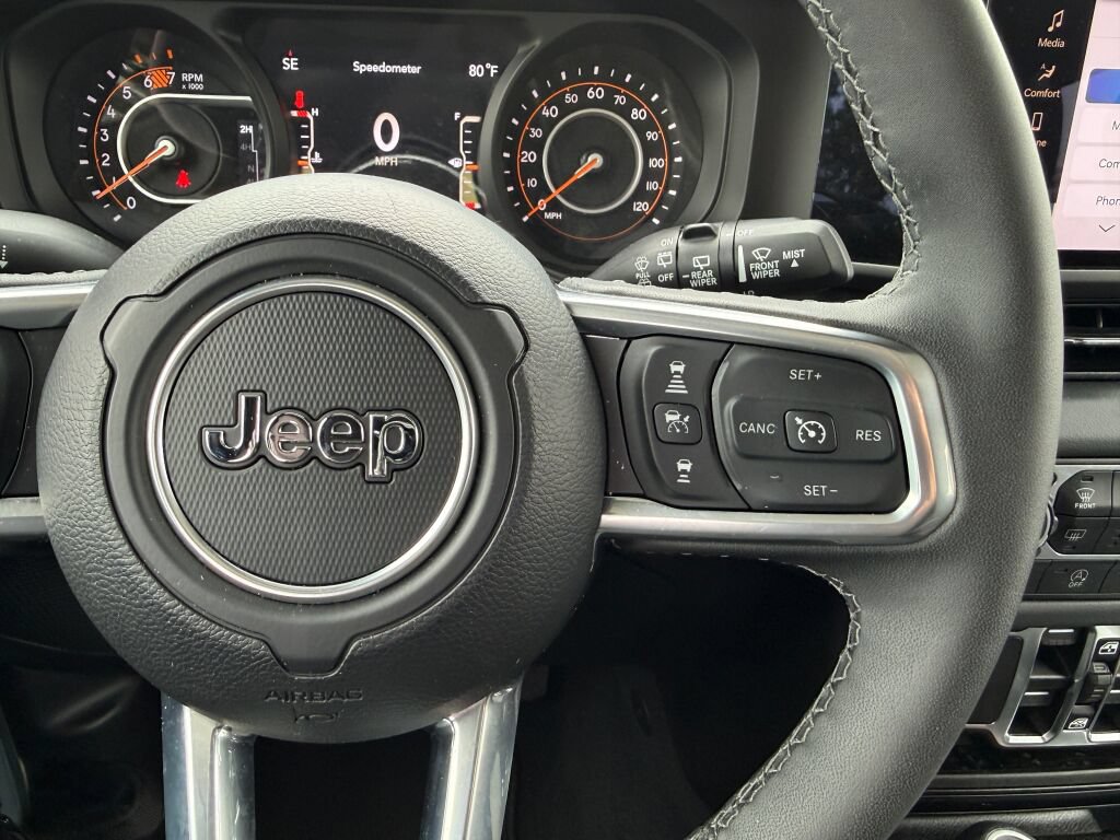 Used 2026 Jeep Wrangler Unlimited Sahara AWD/4WD image 16