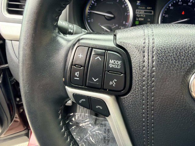 Used 2019 Toyota Highlander XLE AWD/4WD image 28