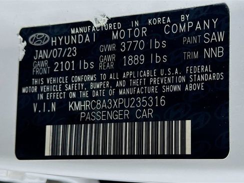 Used 2023 Hyundai Venue SEL w/ Cargo Package FWD image 17