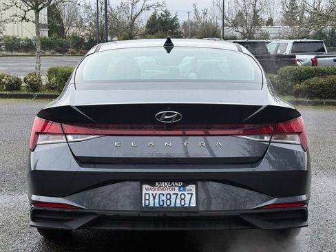 Used 2021 Hyundai Elantra SEL w/ Preferred Accessory Package image 2