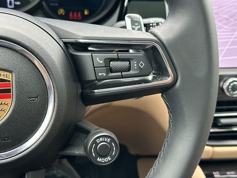 Certified 2025 Porsche Macan AWD/4WD image 28