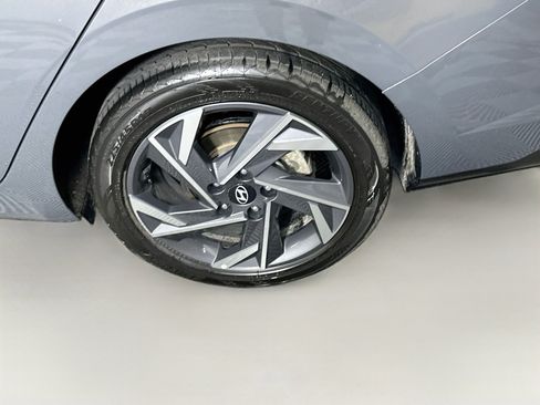 Used 2025 Hyundai Elantra SEL FWD image 11