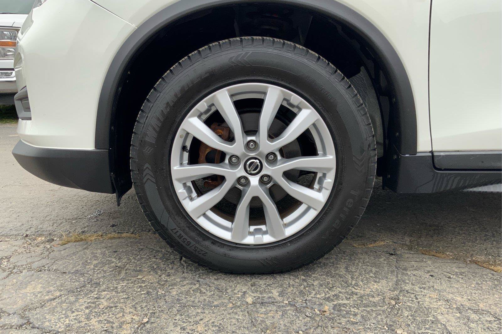 Used 2020 Nissan Rogue SV AWD/4WD image 29