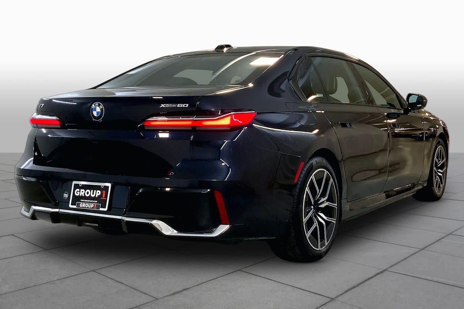 Used 2023 BMW i7 xDrive60 w/ Executive Package 2 AWD/4WD image 12