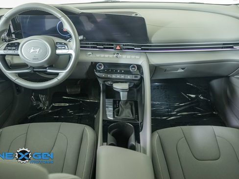 Used 2024 Hyundai Elantra SEL w/ Convenience Package FWD image 29