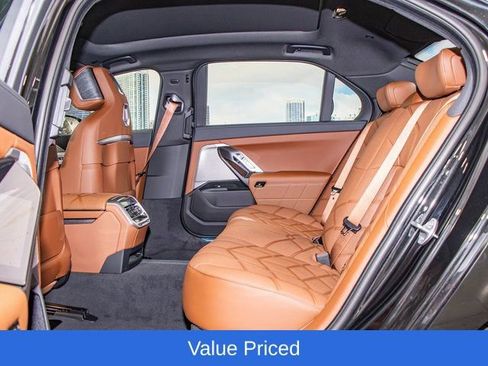 Used 2025 BMW 750e xDrive w/ Premium Package AWD/4WD image 23