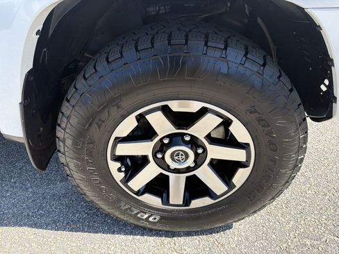 Certified 2022 Toyota 4Runner TRD Off-Road Premium w/ Moonroof Package AWD/4WD image 23